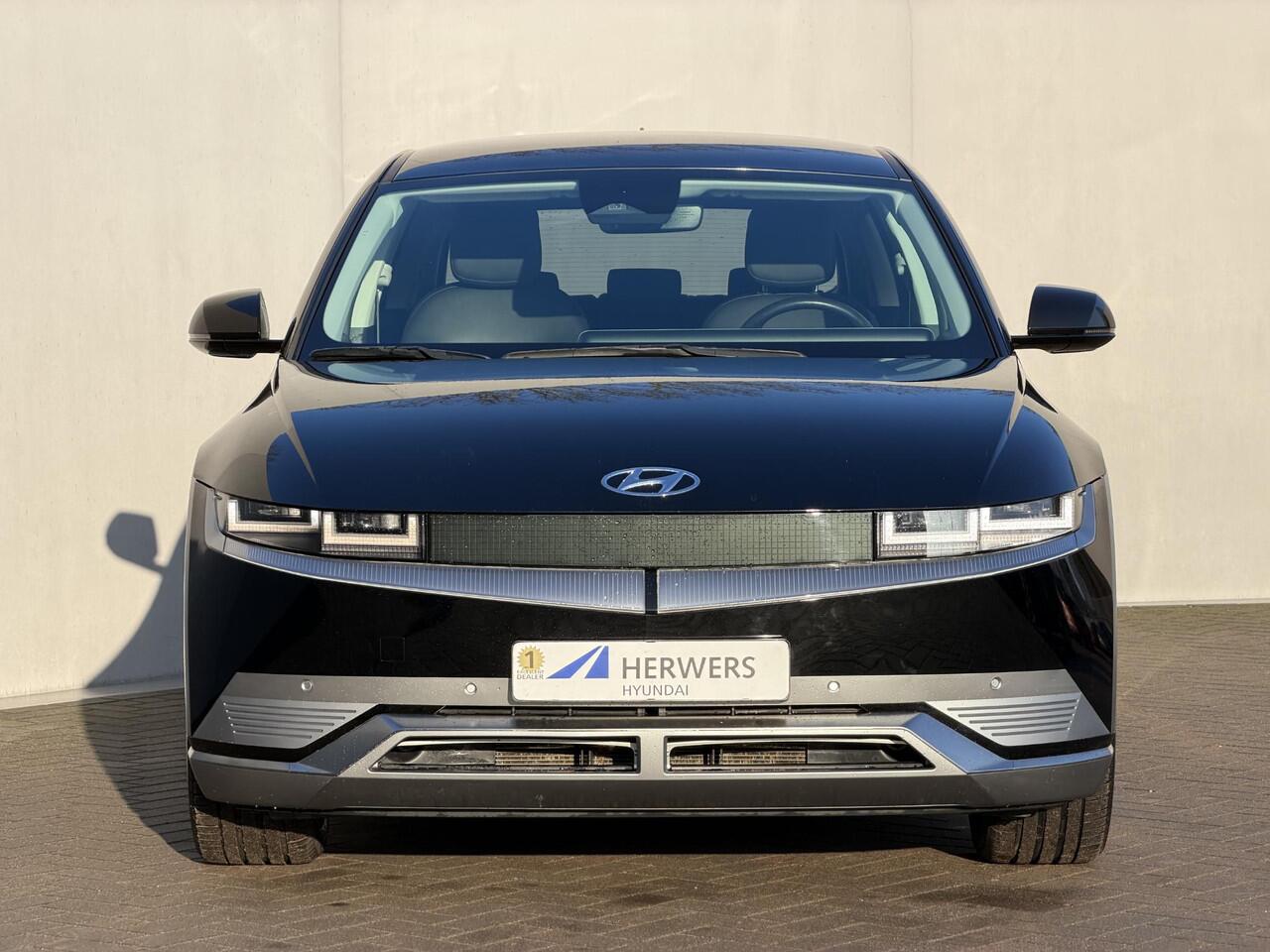 Hyundai IONIQ 5 Connect+ 73kWh / Fabrieksgarantie tot 11-2026 / SOH 100% / Dealer Onderhouden / 8 Jaar Batterij Garantie / Warmtepomp / 20" Lounge Wielen / Camera / Elektr. Stoelen / Stoel & Stuurwiel Verwarming / Achterbank Verwarming / Apple Carplay & Android Auto /