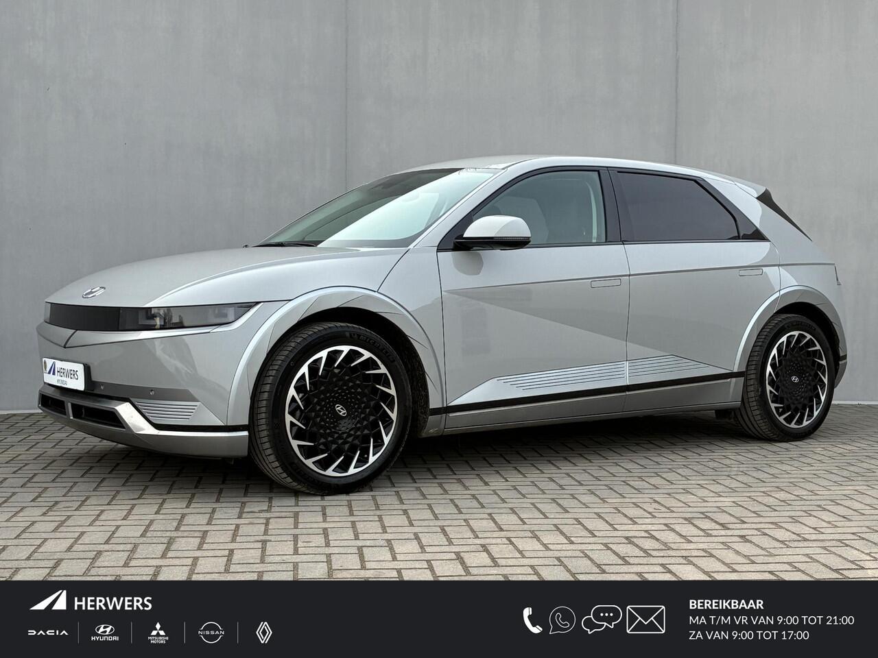 Hyundai IONIQ 5 Connect 73kWh Automaat / Fabrieksgarantie t/m 12-2026 / SOH 100% / Dealer onderhouden / Warmtepomp / Apple Carplay/Android auto / Stoel-/Stuurverwarming / Adaptieve Cruise Control / Navigatie / Elektrische Achterklep / 20" Lounge LM wielen /