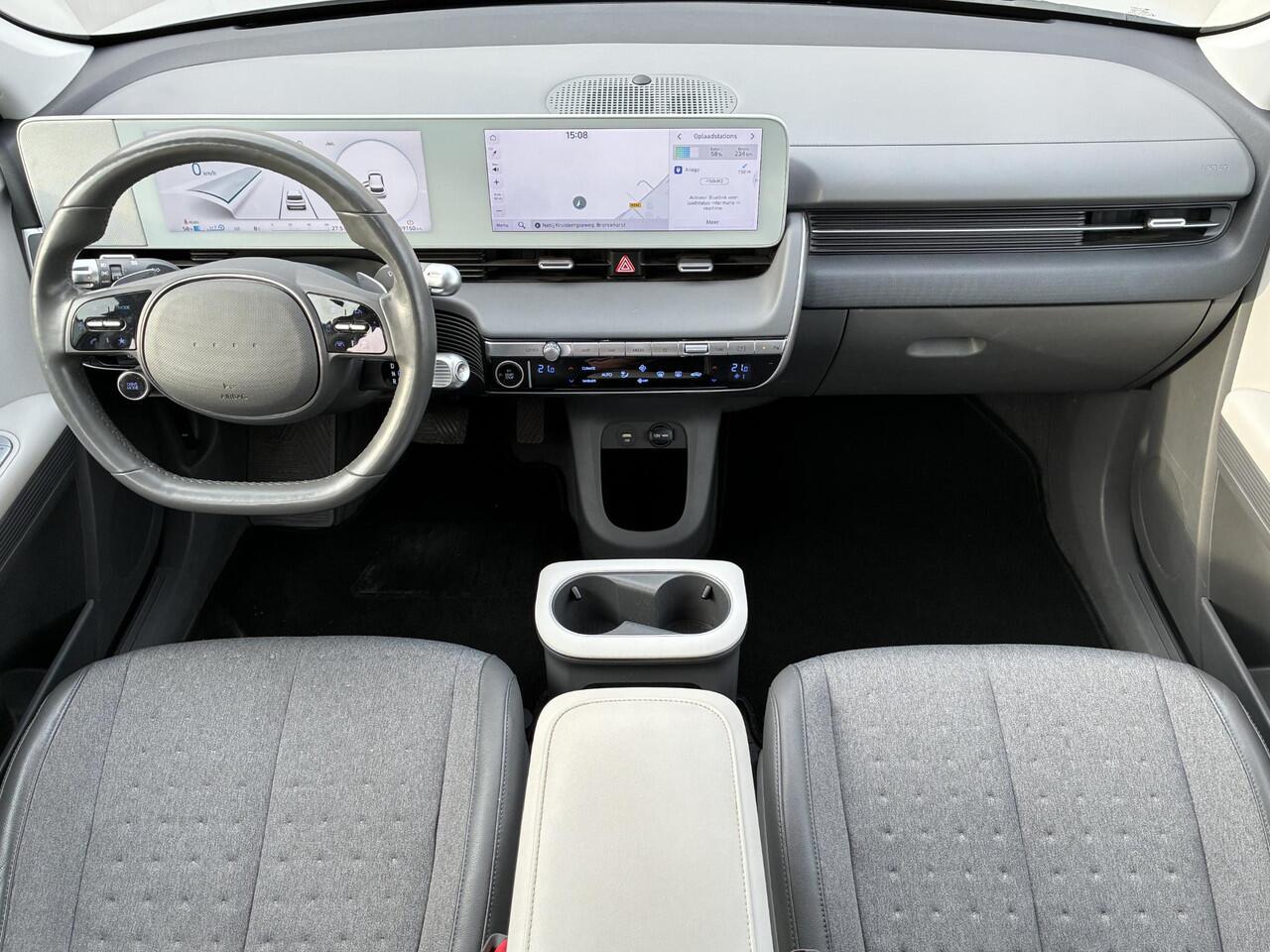 Hyundai IONIQ 5 Connect 73kWh Automaat / Fabrieksgarantie t/m 12-2026 / SOH 100% / Dealer onderhouden / Warmtepomp / Apple Carplay/Android auto / Stoel-/Stuurverwarming / Adaptieve Cruise Control / Navigatie / Elektrische Achterklep / 20" Lounge LM wielen /