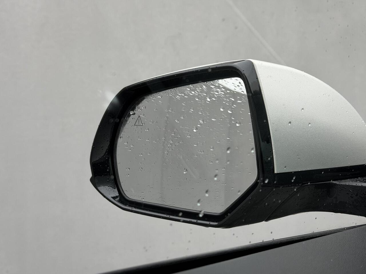 Hyundai IONIQ 5 Lounge 73kWh / Afneembare Trekhaak 1600Kg / Fabrieksgarantie tot 11-2026 / Accu SOH 91,70% / Warmtepomp / Batterij Garantie 8 Jaar / BOSE / HUD / 360 Camera / Elektr. Stoelen / Stoel Verwarming / Stoel Ventilatie / Dodehoek Detectie / Elektr. Achterklep