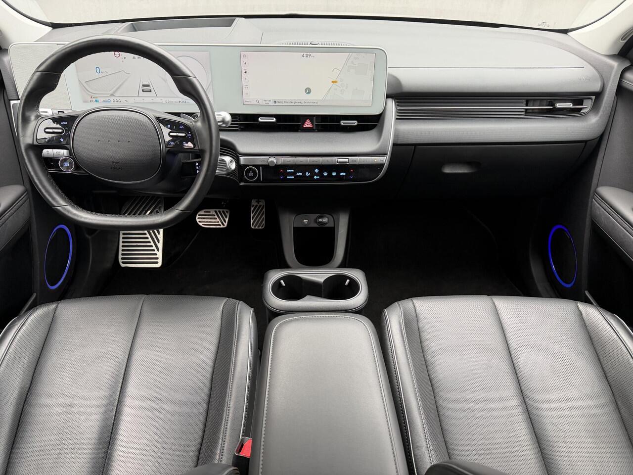 Hyundai IONIQ 5 Lounge 73kWh / Afneembare Trekhaak 1600Kg / Fabrieksgarantie tot 11-2026 / Accu SOH 91,70% / Warmtepomp / Batterij Garantie 8 Jaar / BOSE / HUD / 360 Camera / Elektr. Stoelen / Stoel Verwarming / Stoel Ventilatie / Dodehoek Detectie / Elektr. Achterklep