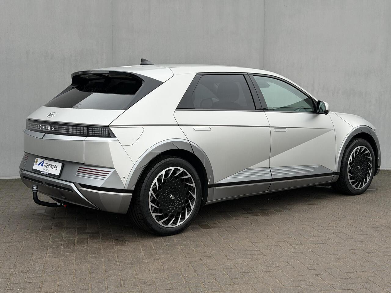 Hyundai IONIQ 5 Lounge 73kWh / Afneembare Trekhaak 1600Kg / Fabrieksgarantie tot 11-2026 / Accu SOH 91,70% / Warmtepomp / Batterij Garantie 8 Jaar / BOSE / HUD / 360 Camera / Elektr. Stoelen / Stoel Verwarming / Stoel Ventilatie / Dodehoek Detectie / Elektr. Achterklep