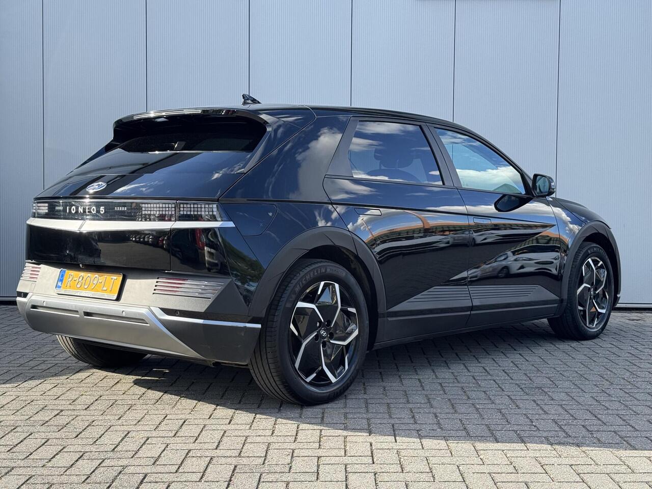 Hyundai IONIQ 5 Style 58 kWh / SOH 98,2 % / Actieradius 384KM WLTP / 3 Fasen Laden / Navigatie / Apple CarPlay & Android Auto / Cruise Control / Dealer Onderhouden / Parkeersensoren / Adaptieve Cruise Control / Privacy Glass / Achteruitrijcamera /