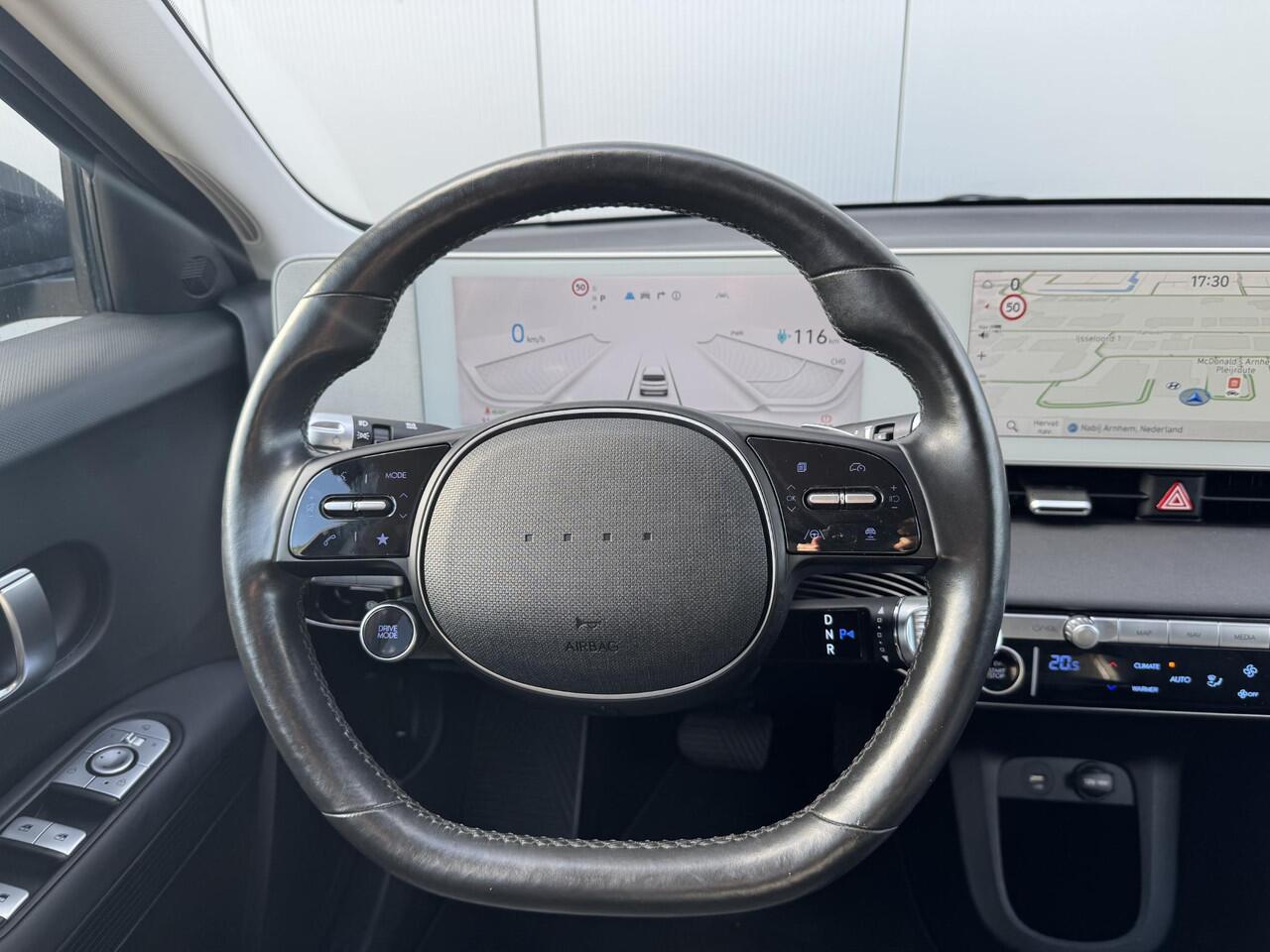 Hyundai IONIQ 5 Style 58 kWh / SOH 98,2 % / Actieradius 384KM WLTP / 3 Fasen Laden / Navigatie / Apple CarPlay & Android Auto / Cruise Control / Dealer Onderhouden / Parkeersensoren / Adaptieve Cruise Control / Privacy Glass / Achteruitrijcamera /