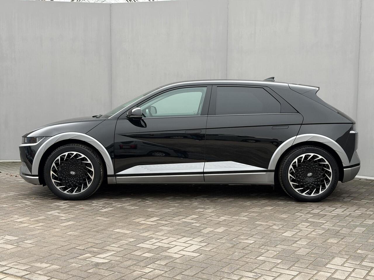 Hyundai IONIQ 5 Connect 73kWh Automaat / Afneembare Trekhaak 1600 Kg / SOH 98% / Dealer onderhouden / Fabrieksgarantie tot 12-2026 / 8 Jaar Batterij Garantie / Warmtepomp / Camera / Navigatie / Stoel en Stuurwiel Verwarming / Achterbank Verwarming / Elektr. Achterkle