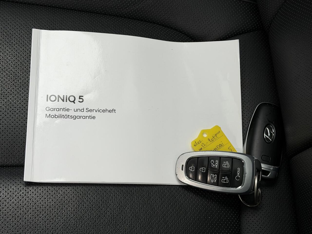 Hyundai IONIQ 5 Lounge 73kWh Automaat SOH 100% / Panoramadak / Dealer onderhouden / Fabrieksgarantie tot 12-2026 / 8 Jaar Batterij Garantie / All Season banden / Warmtepomp / HUD / 360 Camera / Navigatie / Elektr. stoelen + Memory / Stoel & Stuurwiel Verwarming / Stoe