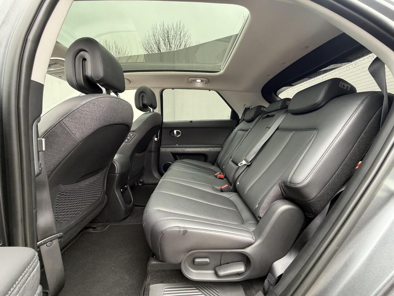 Hyundai IONIQ 5 Lounge 73kWh Automaat SOH 100% / Panoramadak / Dealer onderhouden / Fabrieksgarantie tot 12-2026 / 8 Jaar Batterij Garantie / All Season banden / Warmtepomp / HUD / 360 Camera / Navigatie / Elektr. stoelen + Memory / Stoel & Stuurwiel Verwarming / Stoe