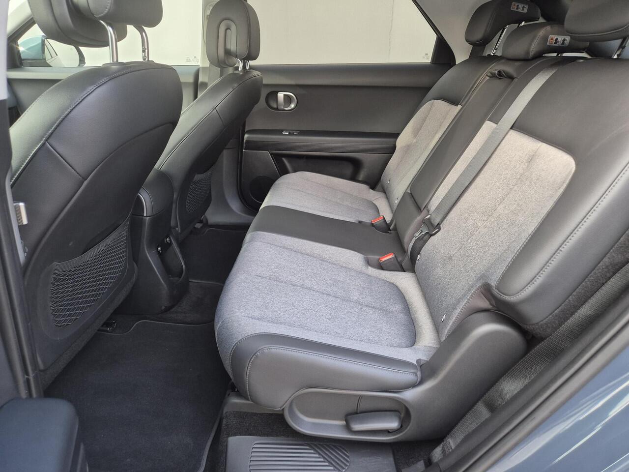 Hyundai IONIQ 5 Connect 73kWh Automaat / 20" Lounge Wielen / Apple Carplay Android Auto / WLTP bereik 451 km / Trekgewicht 1600 kg / Stuur-, Stoel en Achterbankverwarming / Adaptief CC / Elektrische achterklep / Achteruitrijcamera /