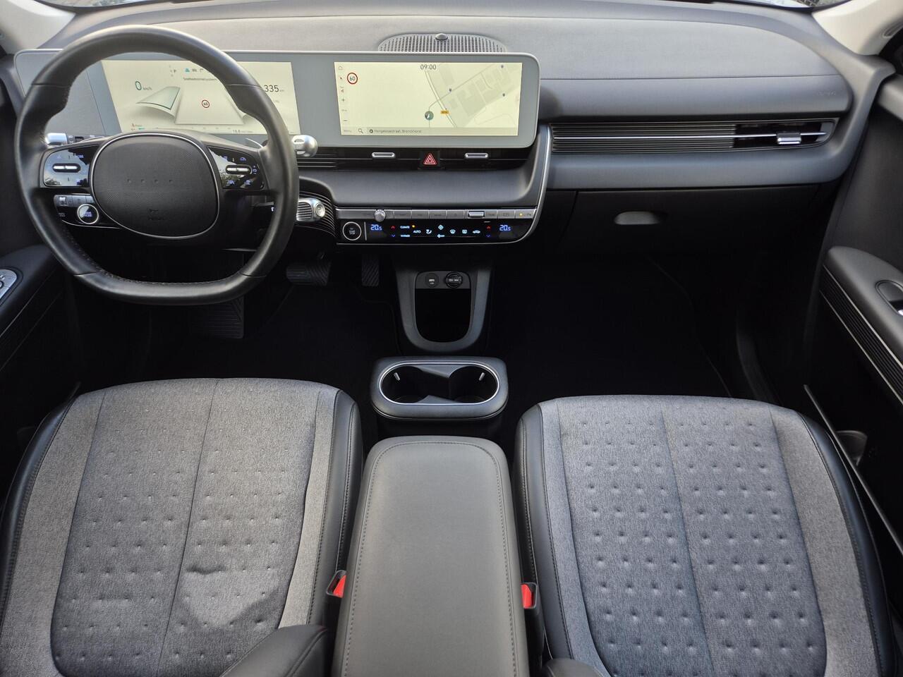 Hyundai IONIQ 5 Connect 73kWh Automaat / 20" Lounge Wielen / Apple Carplay Android Auto / WLTP bereik 451 km / Trekgewicht 1600 kg / Stuur-, Stoel en Achterbankverwarming / Adaptief CC / Elektrische achterklep / Achteruitrijcamera /