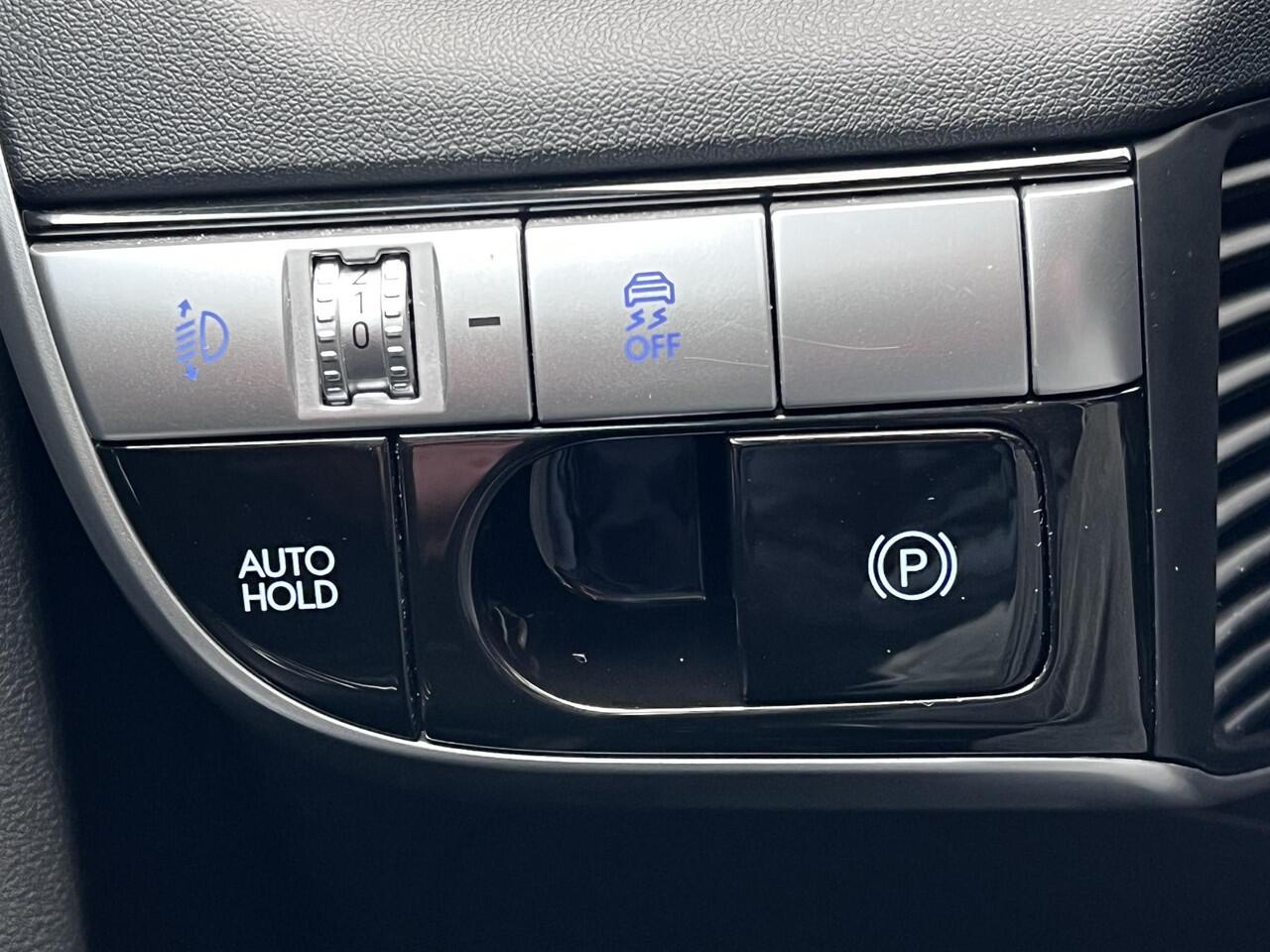 Hyundai IONIQ 5 Connect 73 kWh Automaat / Dealer onderhouden / Accu SoH 100% / 1.600 kg trekgewicht / Adapt. CC / WLTP 451 km / CCS snelladen / Warmtepomp / All Season banden op 19" LM wielen /