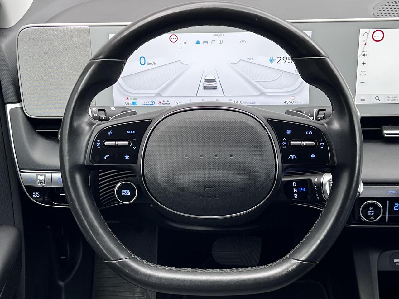 Hyundai IONIQ 5 Connect 73 kWh Automaat / Dealer onderhouden / Accu SoH 100% / 1.600 kg trekgewicht / Adapt. CC / WLTP 451 km / CCS snelladen / Warmtepomp / All Season banden op 19" LM wielen /