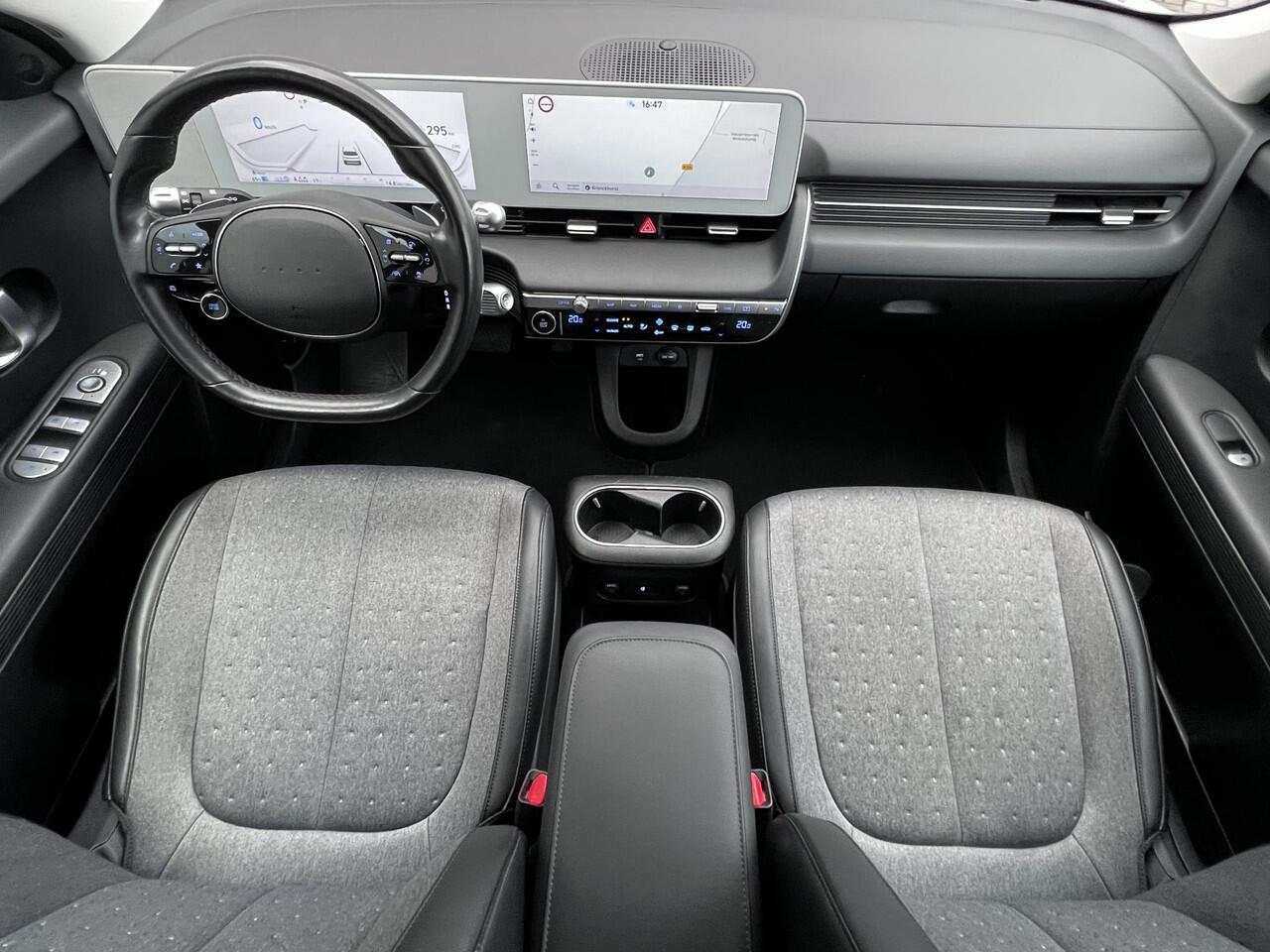 Hyundai IONIQ 5 Connect 73 kWh Automaat / Dealer onderhouden / Accu SoH 100% / 1.600 kg trekgewicht / Adapt. CC / WLTP 451 km / CCS snelladen / Warmtepomp / All Season banden op 19" LM wielen /