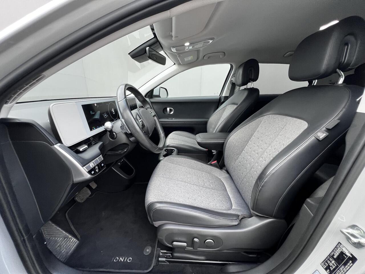 Hyundai IONIQ 5 Connect 73 kWh Automaat / Dealer onderhouden / Accu SoH 100% / 1.600 kg trekgewicht / Adapt. CC / WLTP 451 km / CCS snelladen / Warmtepomp / All Season banden op 19" LM wielen /