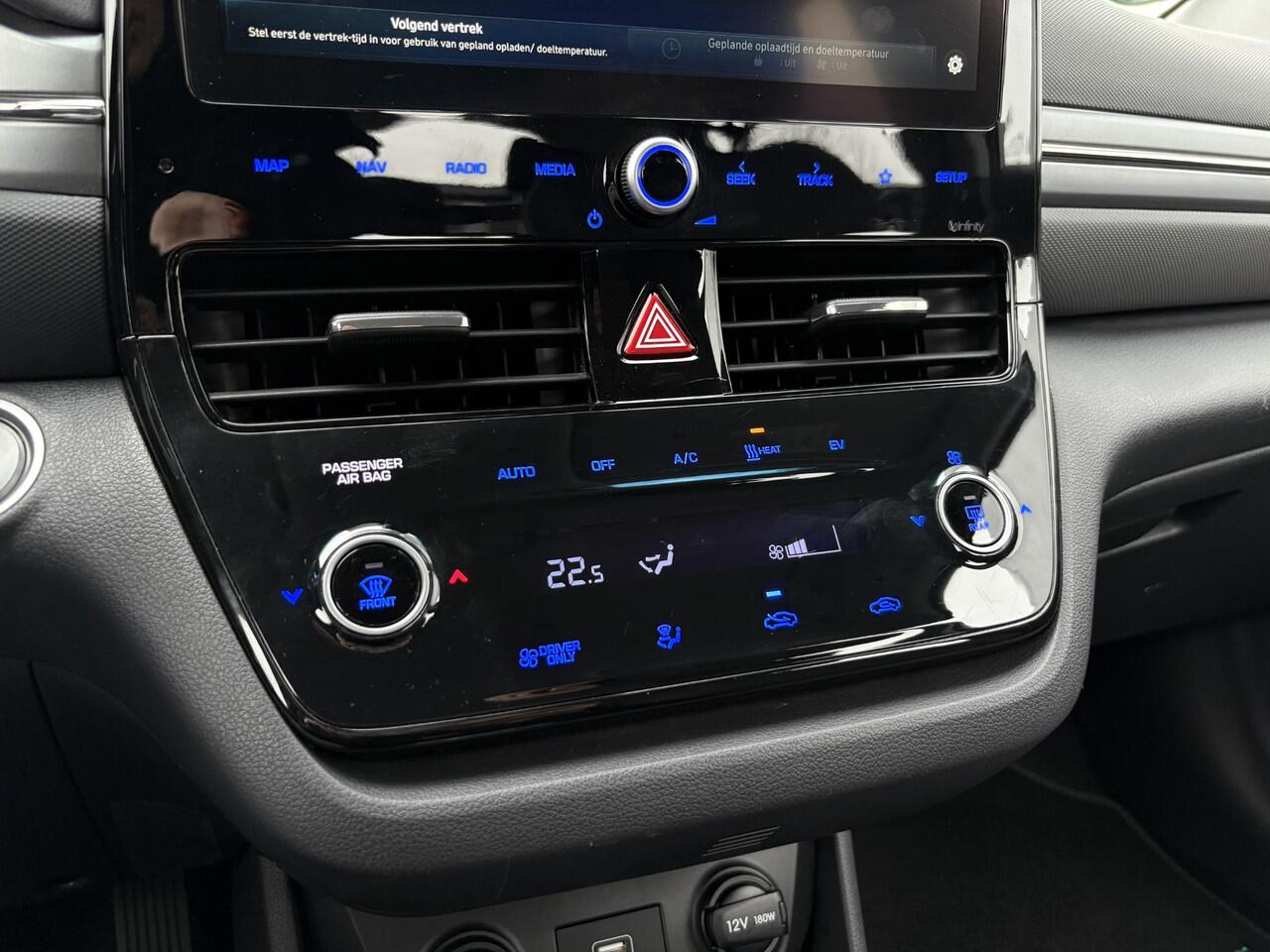Hyundai IONIQ Comfort EV 38 kWh / Fabrieksgarantie tot 1/2027 / SOH 100% / Stoel-Stuurverwarming / Apple Carplay/Android Auto / Automaat / Navigatie /