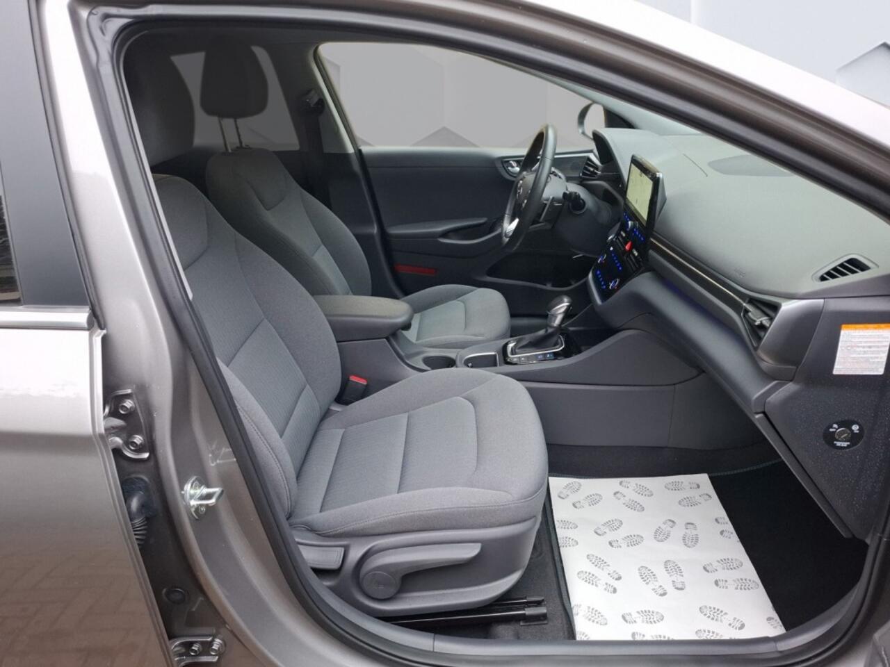 Hyundai IONIQ 1.6 GDi PHEV Advantage Sky-Active Plug-In Hybride, Alle optie's 61.000 km. Nieuwstaat.