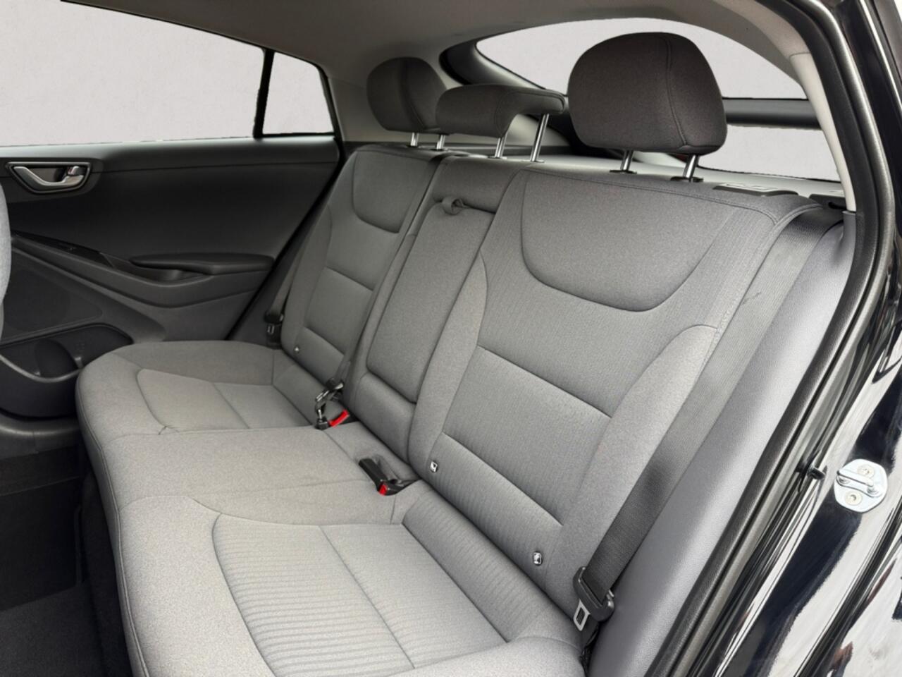 Hyundai IONIQ 1.6 GDi Comfort + | keyless | navigatie | automaat