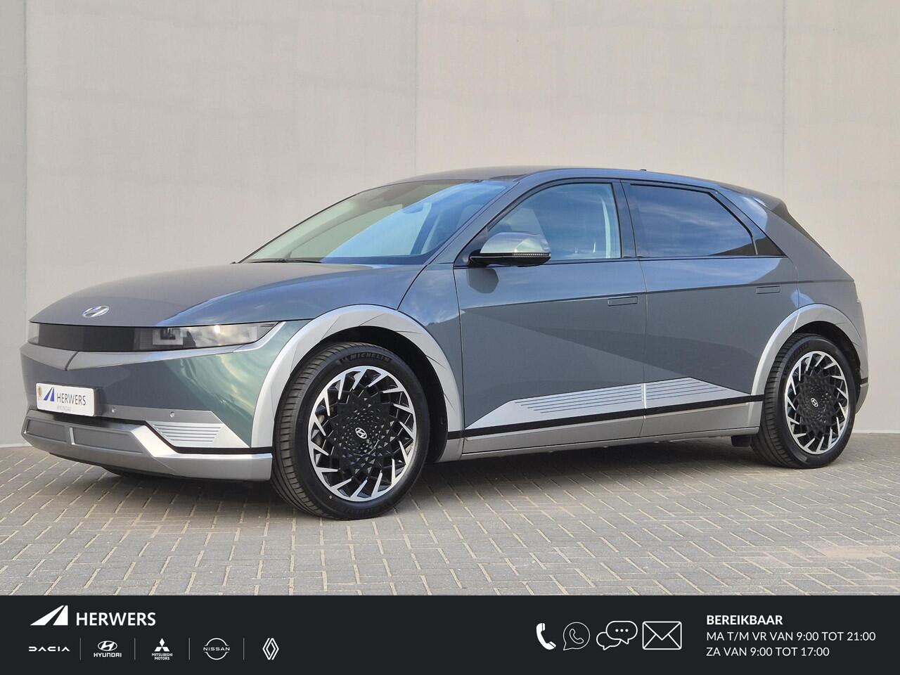 Hyundai IONIQ 5 Connect 73kWh Automaat / Fabrieksgarantie tot 07-2027 / SoH 100% / 8 jaar Batterijgarantie / 20" Lounge Wielen / Warmtepomp / Apple Carplay Android Auto / WLTP bereik 451 km / Trekgewicht 1600 kg / Stuur-, Stoel en Achterbankverwarming / Adaptief CC / 