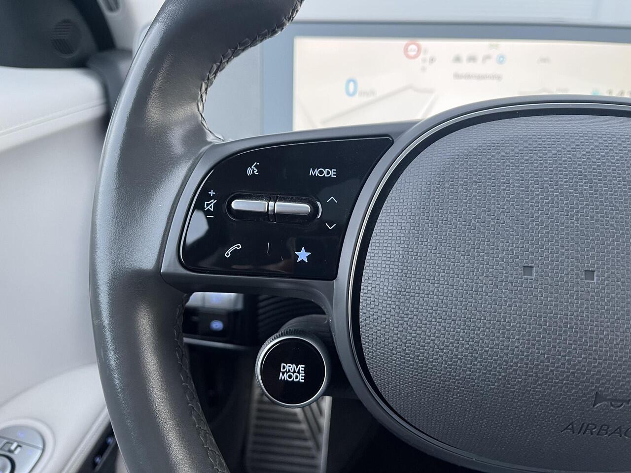 Hyundai IONIQ 5 Lounge 73kWh Automaat / Panoramadak / SOH 100% / Achterstoelen verwarmd / Apple Carplay/Android Auto / Lichtmetalen velgen 20" /