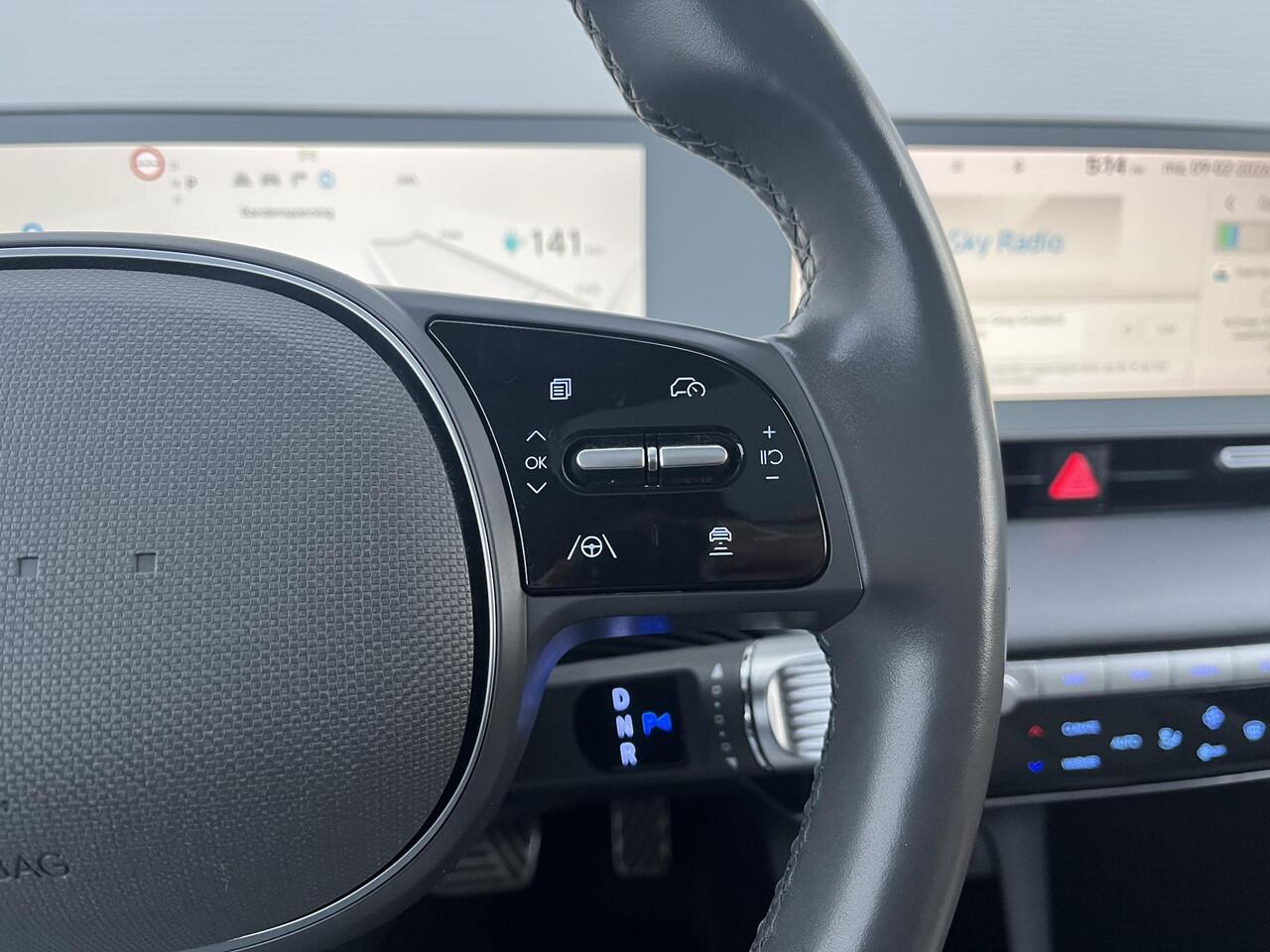 Hyundai IONIQ 5 Lounge 73kWh Automaat / Panoramadak / SOH 100% / Achterstoelen verwarmd / Apple Carplay/Android Auto / Lichtmetalen velgen 20" /