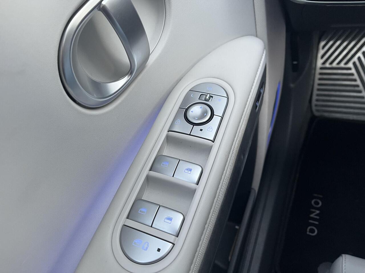 Hyundai IONIQ 5 Lounge 73kWh Automaat / Panoramadak / SOH 100% / Achterstoelen verwarmd / Apple Carplay/Android Auto / Lichtmetalen velgen 20" /