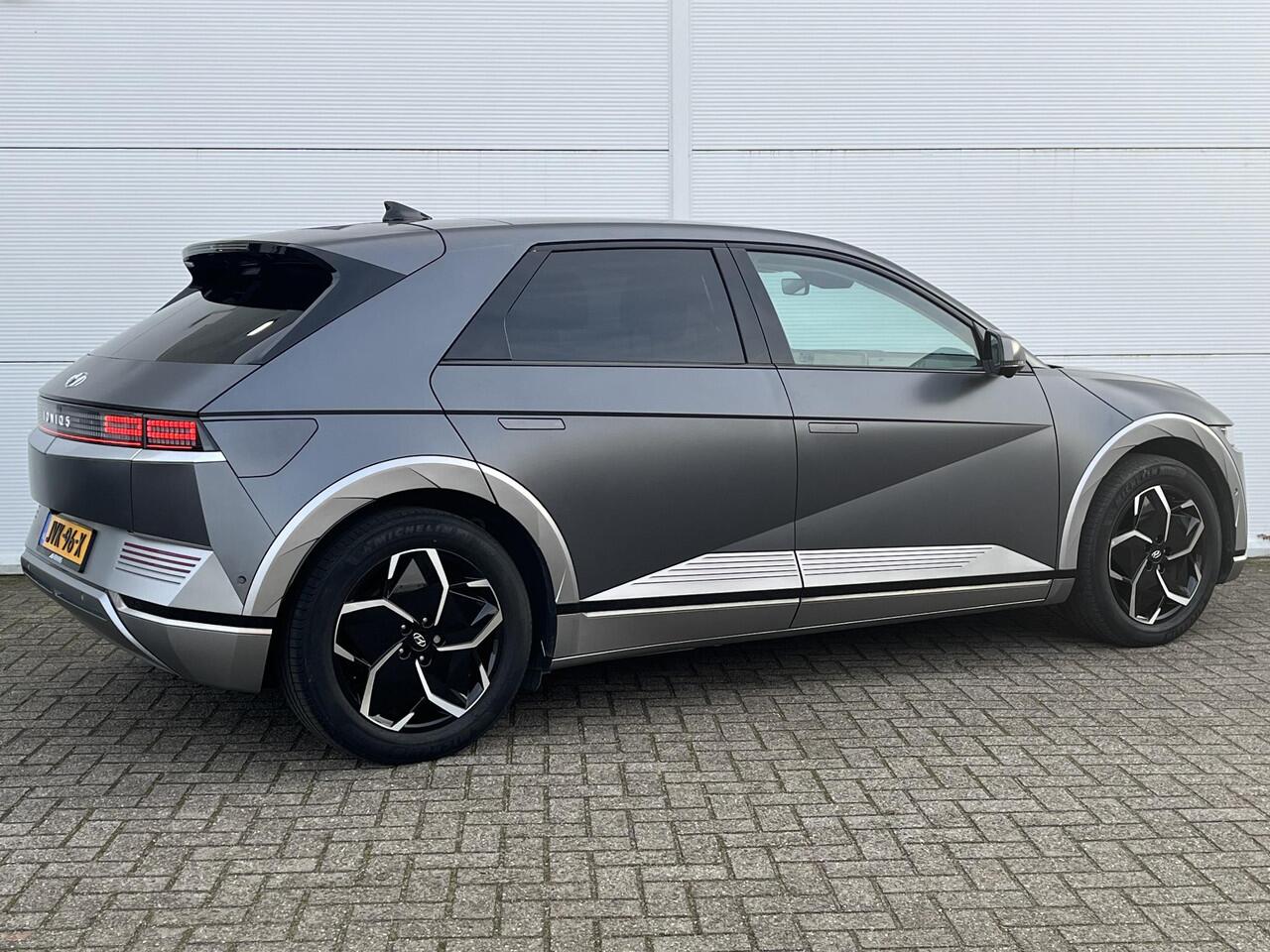 Hyundai IONIQ 5 Lounge 73kWh Automaat / Panoramadak / SOH 100% / Achterstoelen verwarmd / Apple Carplay/Android Auto / Lichtmetalen velgen 20" /