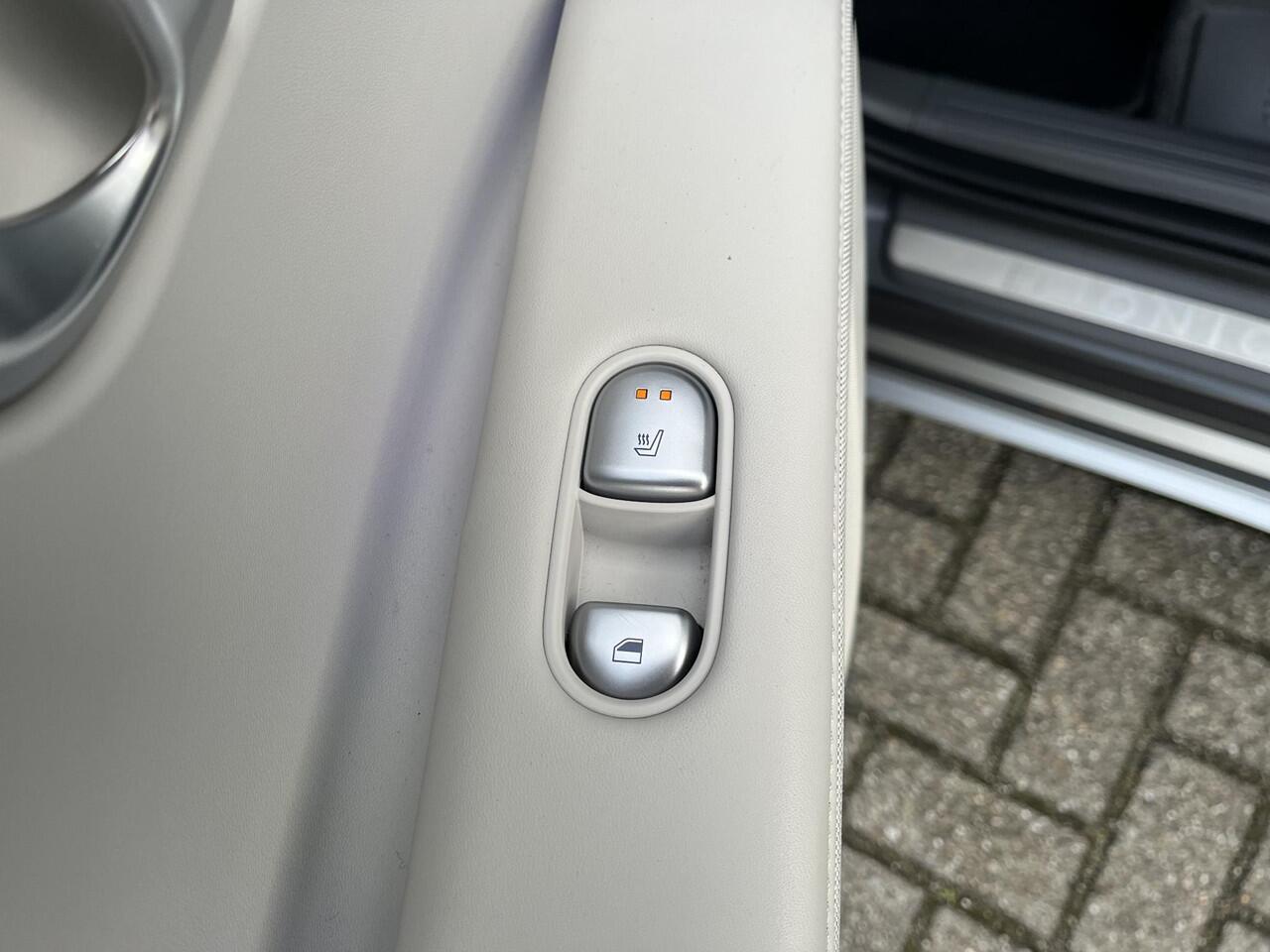 Hyundai IONIQ 5 Lounge 73kWh Automaat / Panoramadak / SOH 100% / Achterstoelen verwarmd / Apple Carplay/Android Auto / Lichtmetalen velgen 20" /