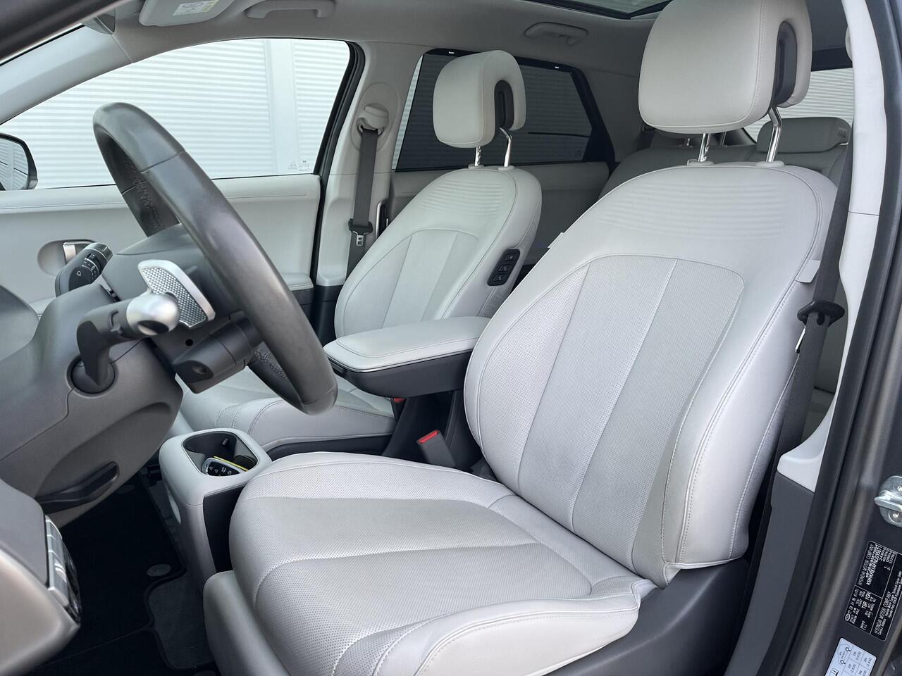 Hyundai IONIQ 5 Lounge 73kWh Automaat / Panoramadak / SOH 100% / Achterstoelen verwarmd / Apple Carplay/Android Auto / Lichtmetalen velgen 20" /