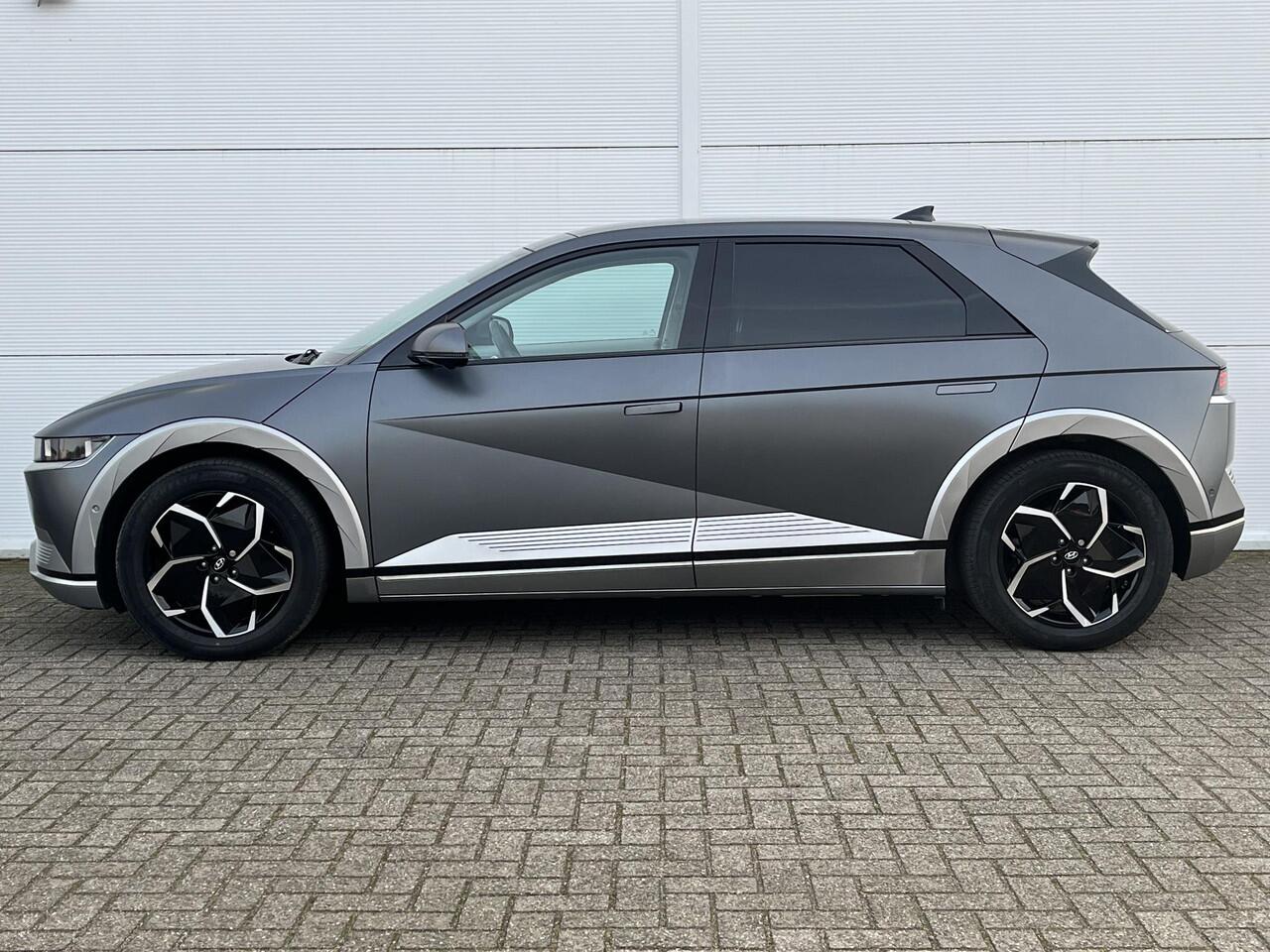 Hyundai IONIQ 5 Lounge 73kWh Automaat / Panoramadak / SOH 100% / Achterstoelen verwarmd / Apple Carplay/Android Auto / Lichtmetalen velgen 20" /