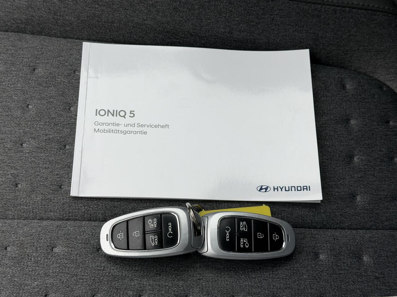 Hyundai IONIQ 5 Connect 73kWh Automaat / Fabrieksgarantie tot 08-2027 / Accu SOH 95,80% / Dealer onderhouden / 8 Jaar Batterij Garantie / Apple Carplay & Android Auto / Warmtepomp / Achterbank Verwarming / Stoel & Stuurwiel Verwarming / ACC Cruise / Dodehoek / Elektr. 