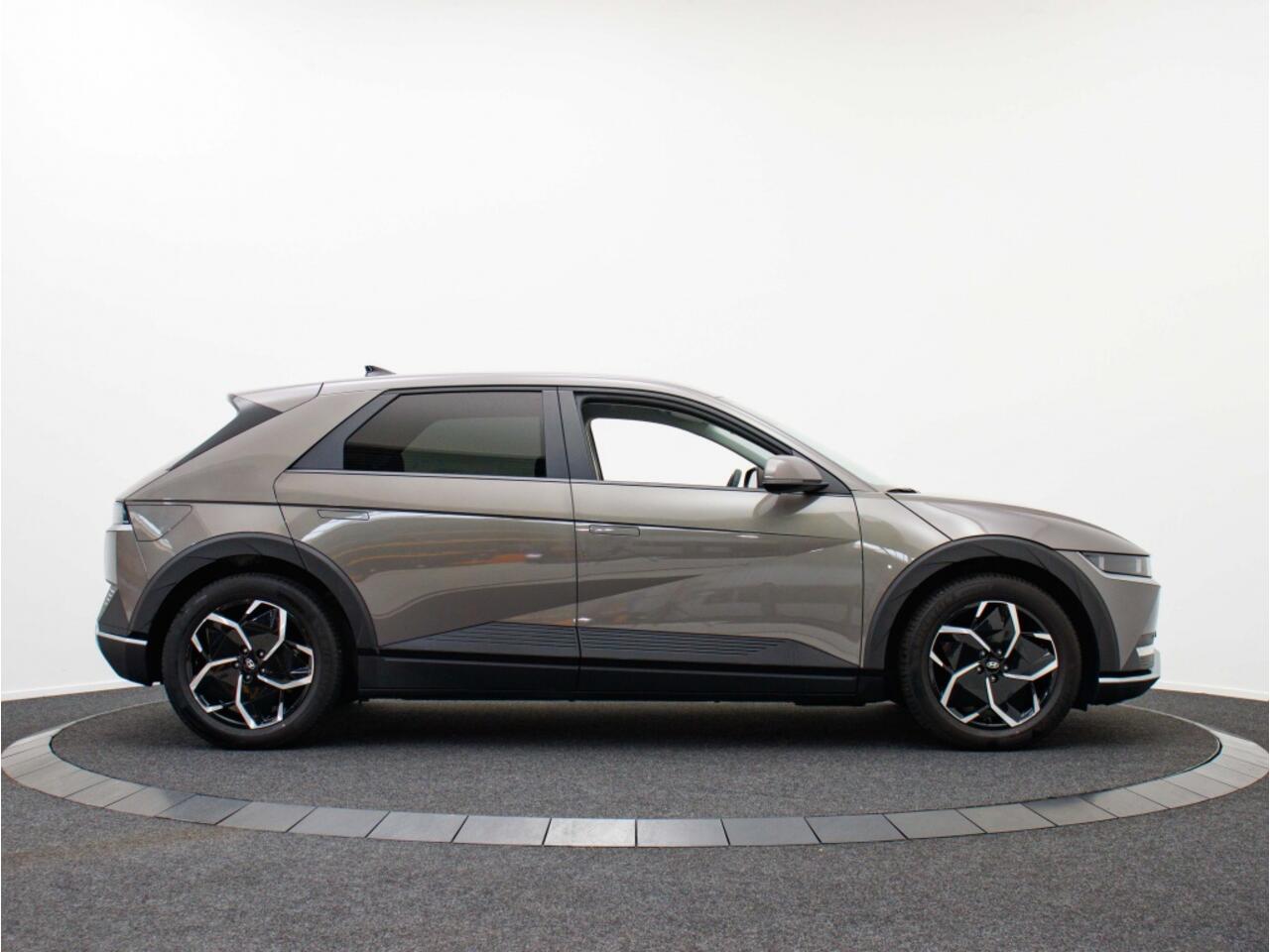 Hyundai IONIQ Connect+ 73kWh | SOH 100% | Private lease 549 p.m.