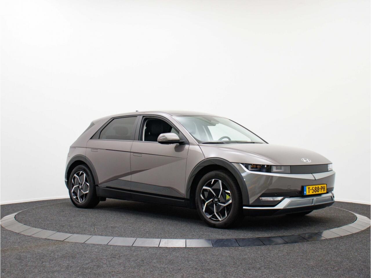 Hyundai IONIQ Connect+ 73kWh | SOH 100% | Private lease 549 p.m.