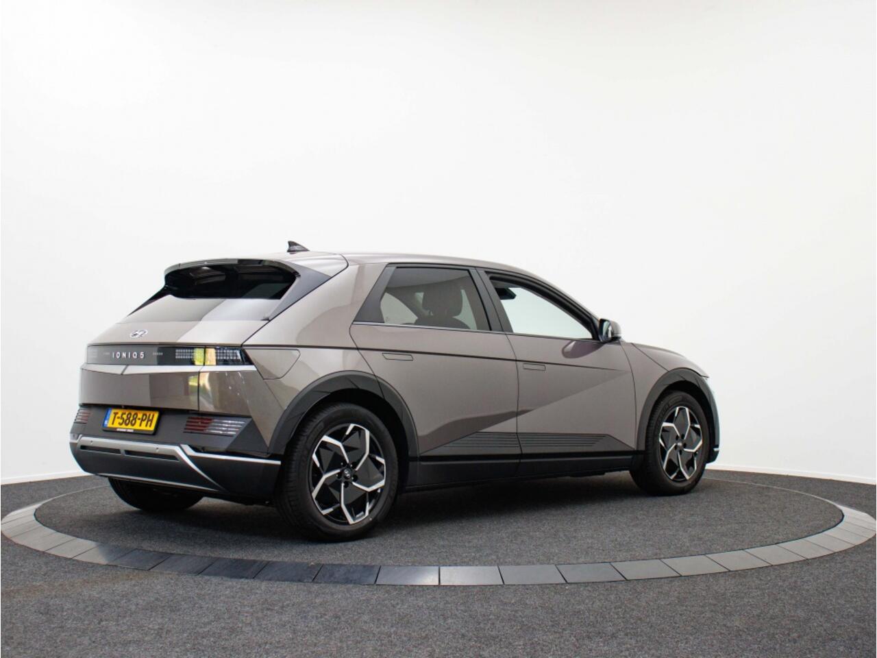 Hyundai IONIQ Connect+ 73kWh | SOH 100% | Private lease 549 p.m.