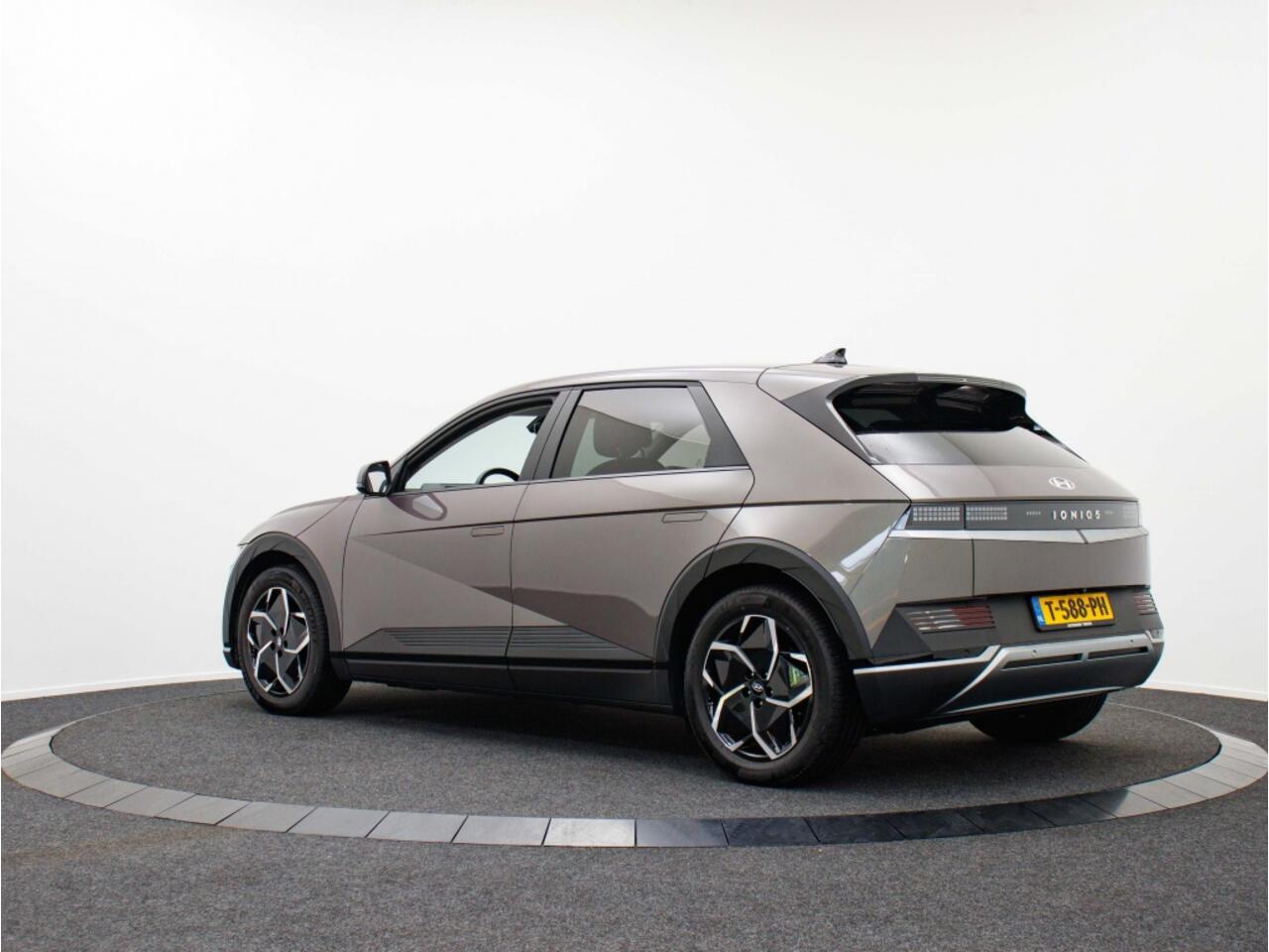 Hyundai IONIQ Connect+ 73kWh | SOH 100% | Private lease 549 p.m.