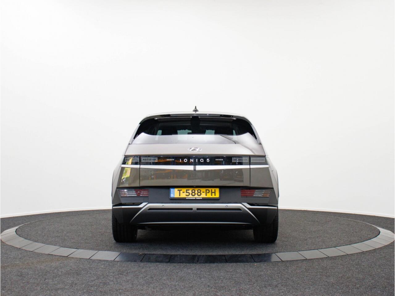 Hyundai IONIQ Connect+ 73kWh | SOH 100% | Private lease 549 p.m.