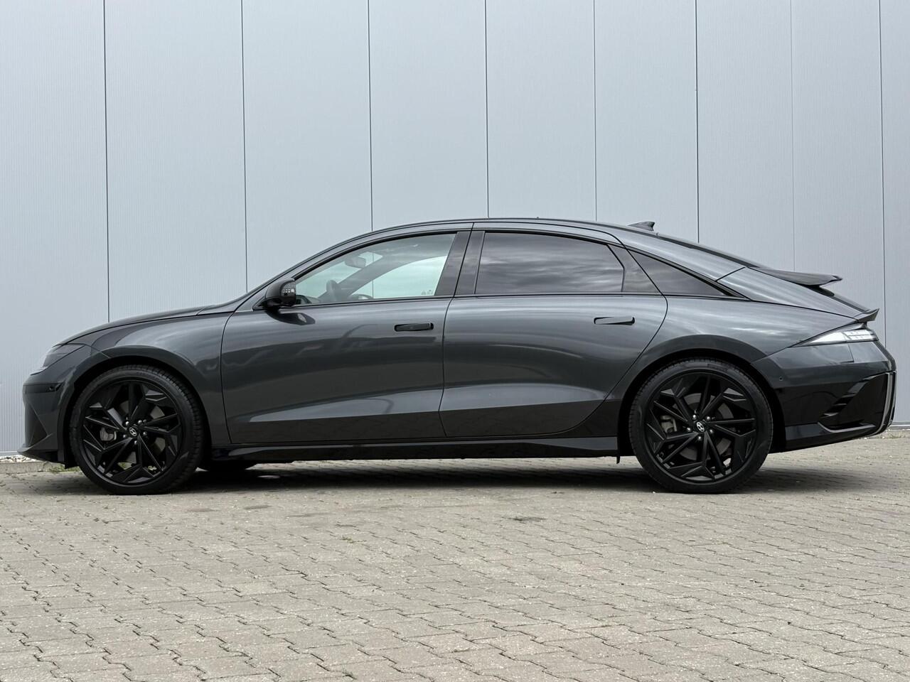 Hyundai IONIQ 6 First Edition AWD 77.4 kWh Schuifkanteldak / Lederen bekleding / Airco / Stoel verwarming - verkoeling / Stuurverwarming /