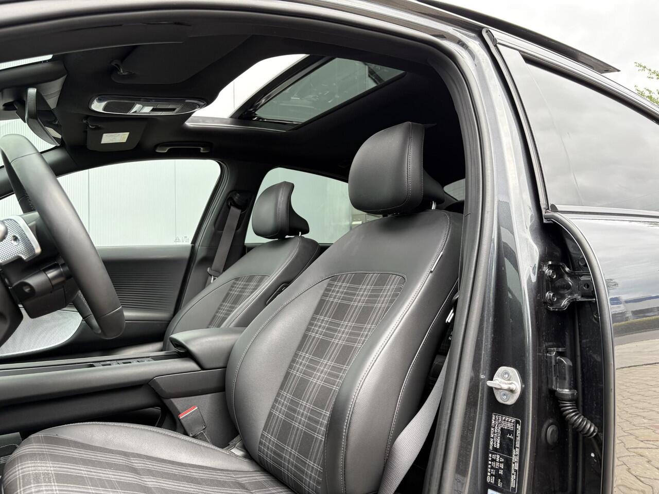 Hyundai IONIQ 6 First Edition AWD 77.4 kWh Schuifkanteldak / Lederen bekleding / Airco / Stoel verwarming - verkoeling / Stuurverwarming /