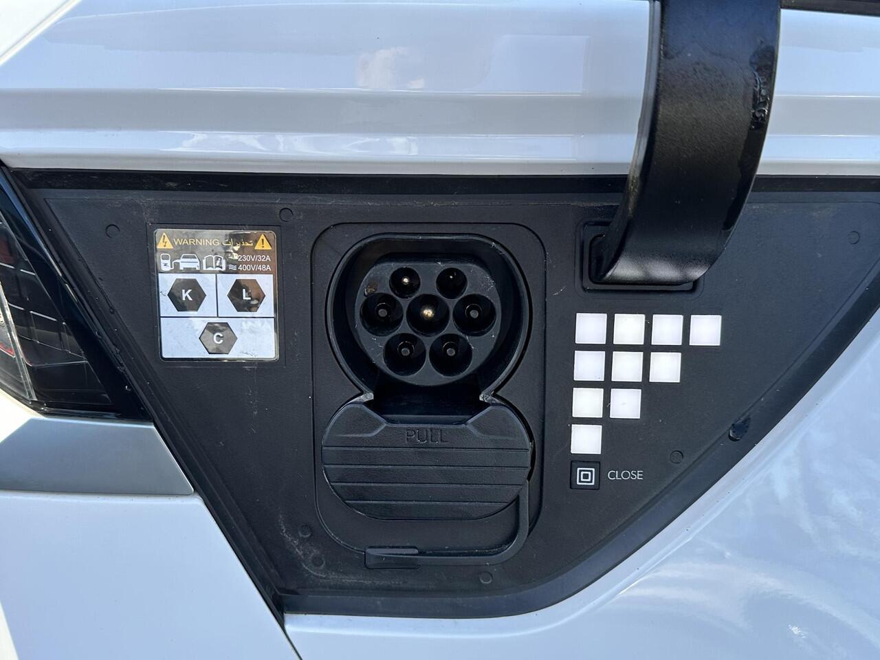 Hyundai IONIQ 5 Lounge AWD 77.4 kWh VAN: ¤40.900,- VOOR: ¤36.877,- UW EINDEJAARSVOORDEEL: ¤4.023,- | SOH 100% RIJKLAAR! | FABRIEKSGARANTIE HYUNDAI TOT 10-2028| |STOELVERWARMING + VENTILATIE| DEALER OH. |ELEK. ACHTERKLEP| BOSE AUDIO| VOL OPTIES| ACHTERBANK VERWARMD| HEA