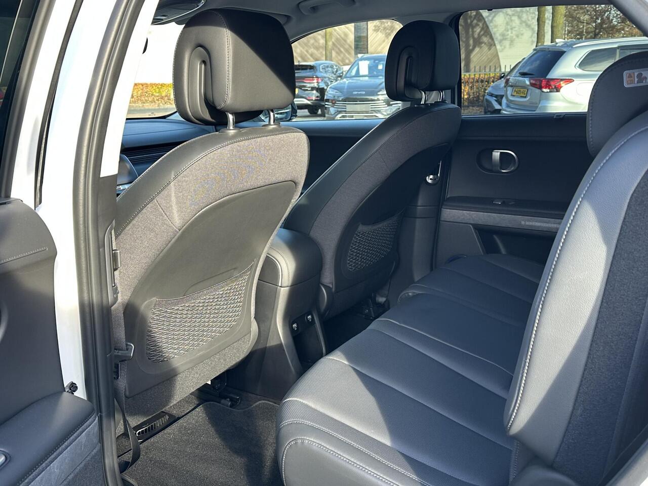 Hyundai IONIQ 5 Lounge AWD 77.4 kWh VAN: ¤40.900,- VOOR: ¤36.877,- UW EINDEJAARSVOORDEEL: ¤4.023,- | SOH 100% RIJKLAAR! | FABRIEKSGARANTIE HYUNDAI TOT 10-2028| |STOELVERWARMING + VENTILATIE| DEALER OH. |ELEK. ACHTERKLEP| BOSE AUDIO| VOL OPTIES| ACHTERBANK VERWARMD| HEA