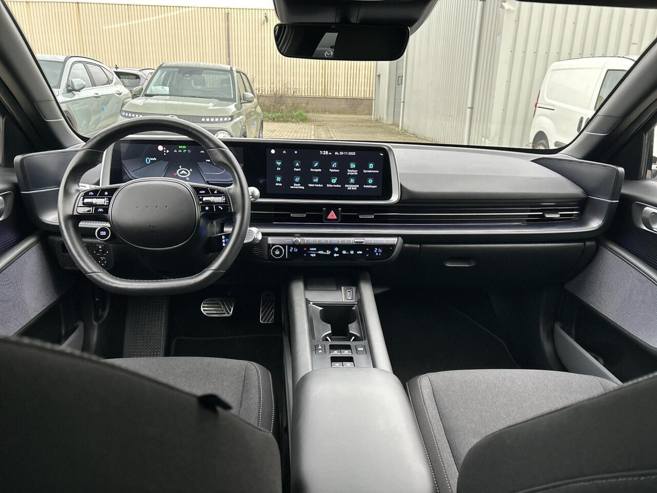 Hyundai IONIQ 6 Connect 77.4 kWh |Let op kilometerstand is nu 40932! | Automaat | Navigatie | adaptive Cruise Control | Climate control | Stoelverwarming | Rijklaar ! |