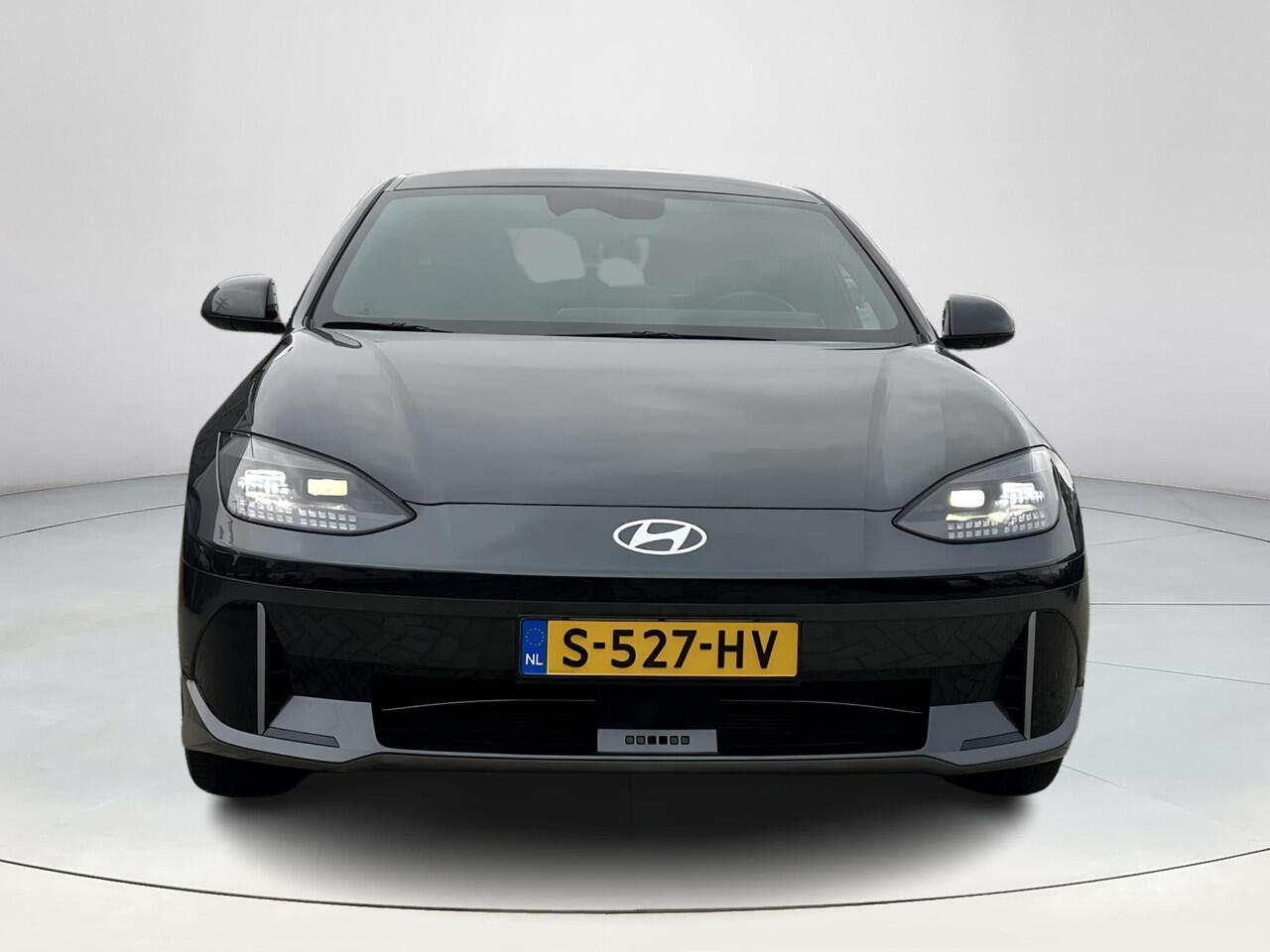 Hyundai IONIQ 6 Connect 77.4 kWh |Let op kilometerstand is nu 40932! | Automaat | Navigatie | adaptive Cruise Control | Climate control | Stoelverwarming | Rijklaar ! |