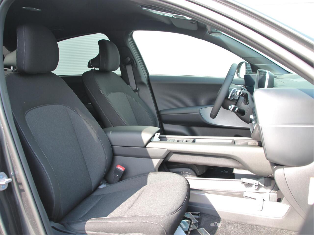 Hyundai IONIQ 6 Connect 77.4 kWh | Head-Up Display | Navigatie | Camera | Apple Carplay/Android Auto | Warmtepomp | Adapt. Cruise Control | Dodehoek | Stuur- + Stoelverwarming | Rijklaarprijs!