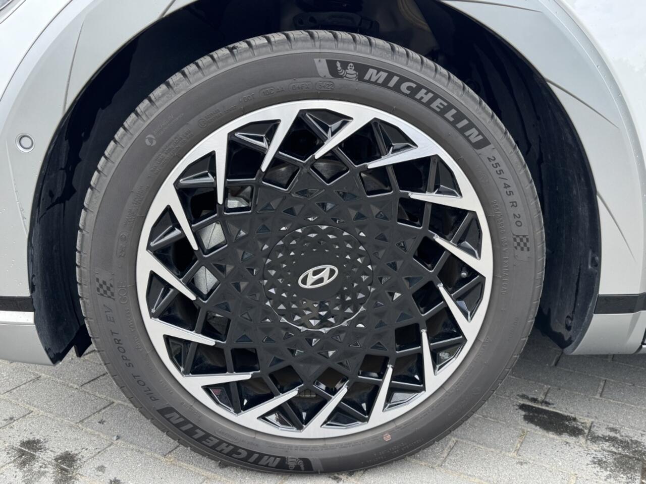 Hyundai IONIQ 5 Lounge AWD 77.4 kWh | digitale buiten spiegels | Lage km-stand |