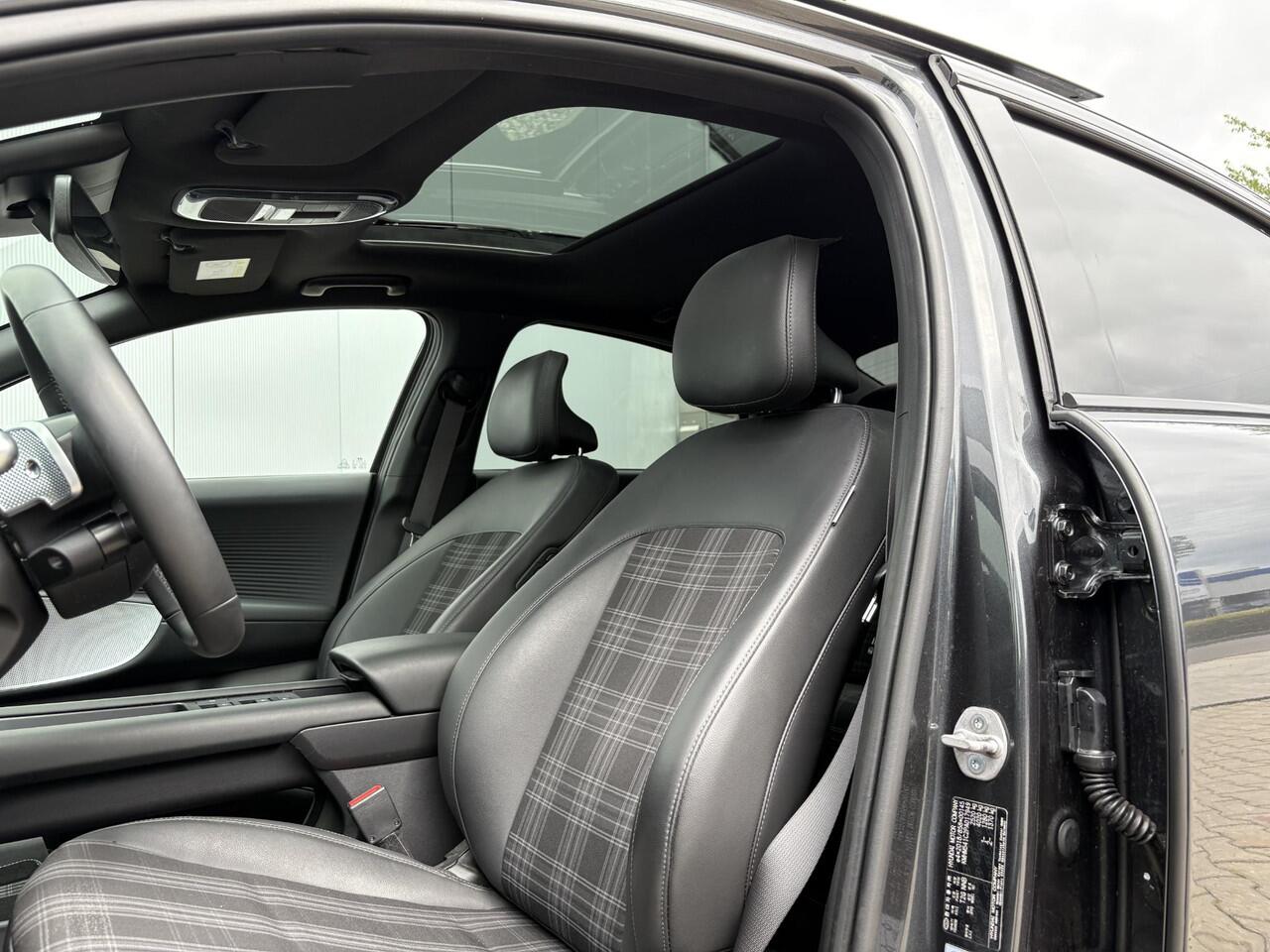 Hyundai IONIQ 6 First Edition AWD 77.4 kWh / SoH 100% / Warmtepomp / V2L / Schuif-kanteldak / 360 Camera / HUD Dsiplay / Automatische Flush handgrepen / Airco / Stoel verwarming / Stuurverwarming / Full Option /