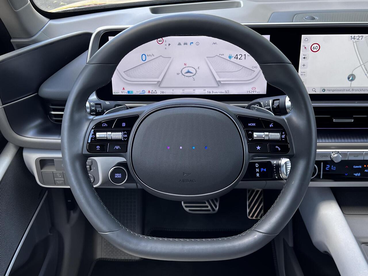 Hyundai IONIQ 6 Lounge 77.4 kWh Automaat / Origineel NL Auto / 03-2029 Fabrieksgarantie / WLTP bereik 545 km / Stoelventilatie / Stuur-, stoel- & achterbankverwarming / Cam 360° / Navi / HUD / 20" LM wielen /