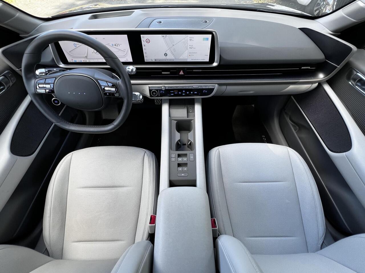 Hyundai IONIQ 6 Lounge 77.4 kWh Automaat / Origineel NL Auto / 03-2029 Fabrieksgarantie / WLTP bereik 545 km / Stoelventilatie / Stuur-, stoel- & achterbankverwarming / Cam 360° / Navi / HUD / 20" LM wielen /