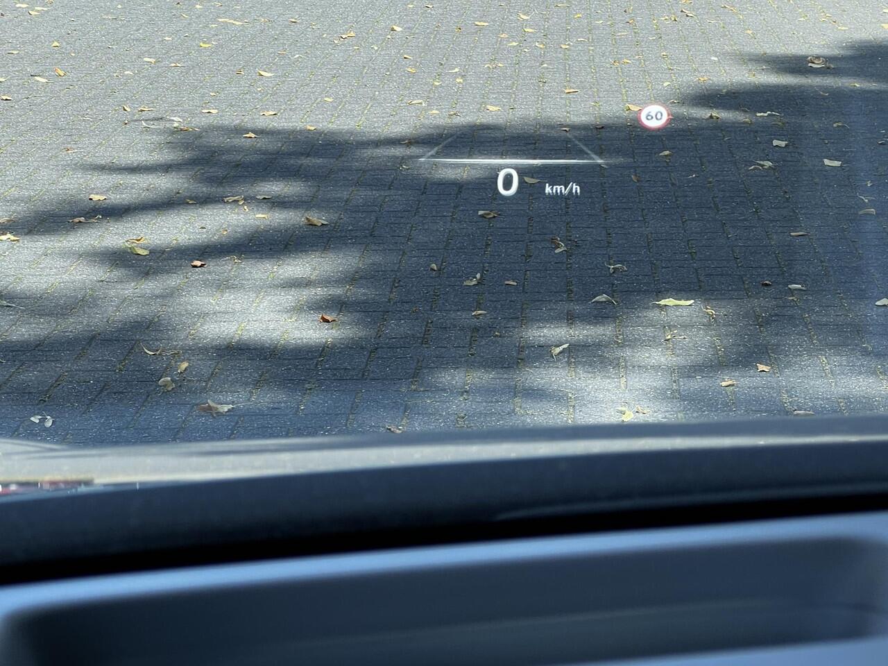 Hyundai IONIQ 6 Lounge 77.4 kWh Automaat / Origineel NL Auto / 03-2029 Fabrieksgarantie / WLTP bereik 545 km / Stoelventilatie / Stuur-, stoel- & achterbankverwarming / Cam 360° / Navi / HUD / 20" LM wielen /