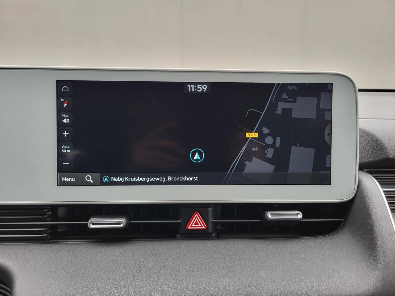 Hyundai IONIQ 5 Lounge AWD 77.4 kWh / 100% SOH / Origineel NL Auto / Panoramadak / Camera buitenspiegels / DAB / Bose audio / HUD / Navigatie / Stuur-, voorstoel- en achterbank verwarming / Stoelventilatie /