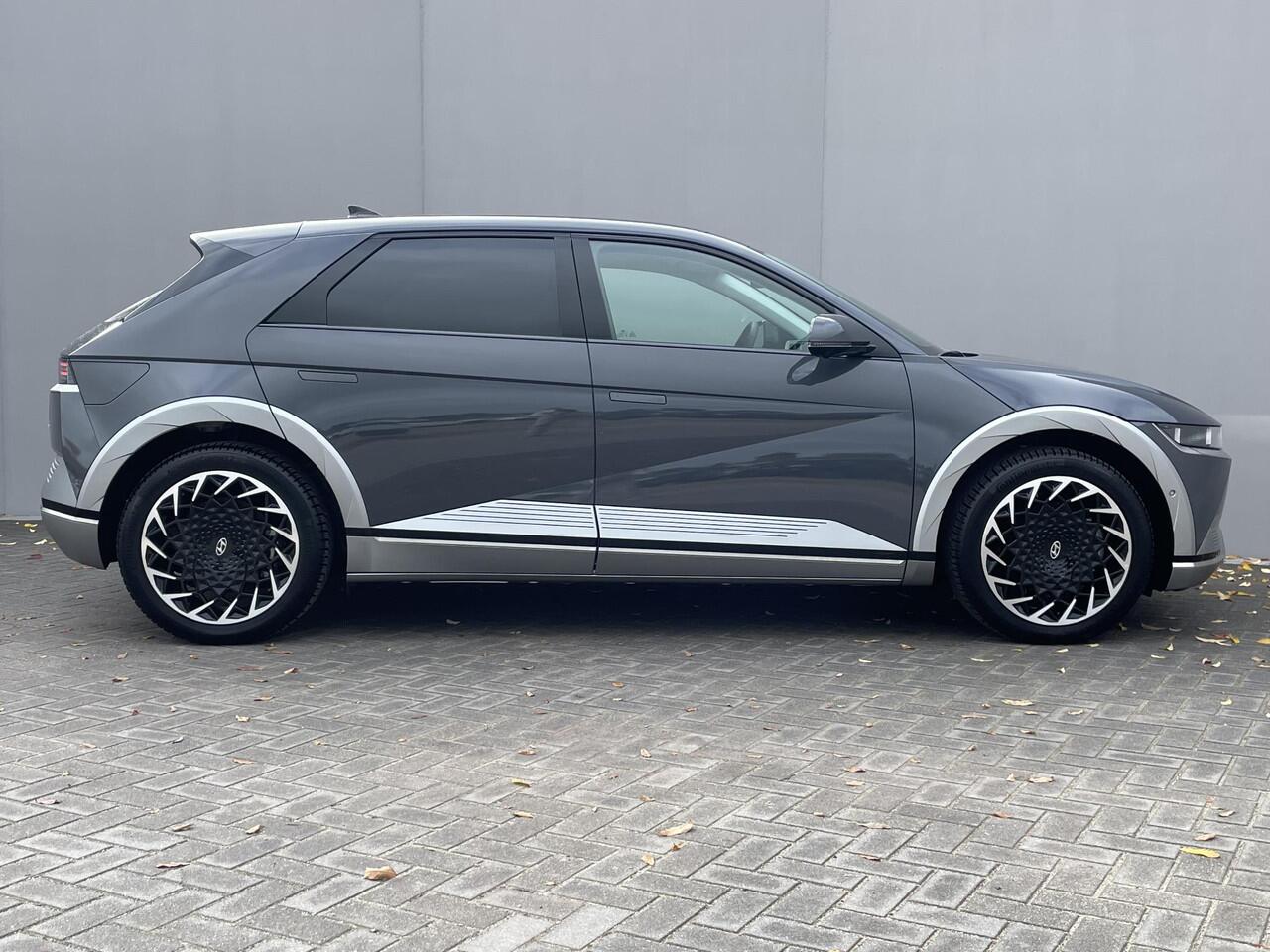 Hyundai IONIQ 5 Lounge AWD 77,4 kWh Automaat / Nederlandse auto / Unieke KM-stand / Apple Carplay/Android auto / Panoramadak / Head up Display / BOSE Audio / Achteruitrijcamera / Elektische achterklep