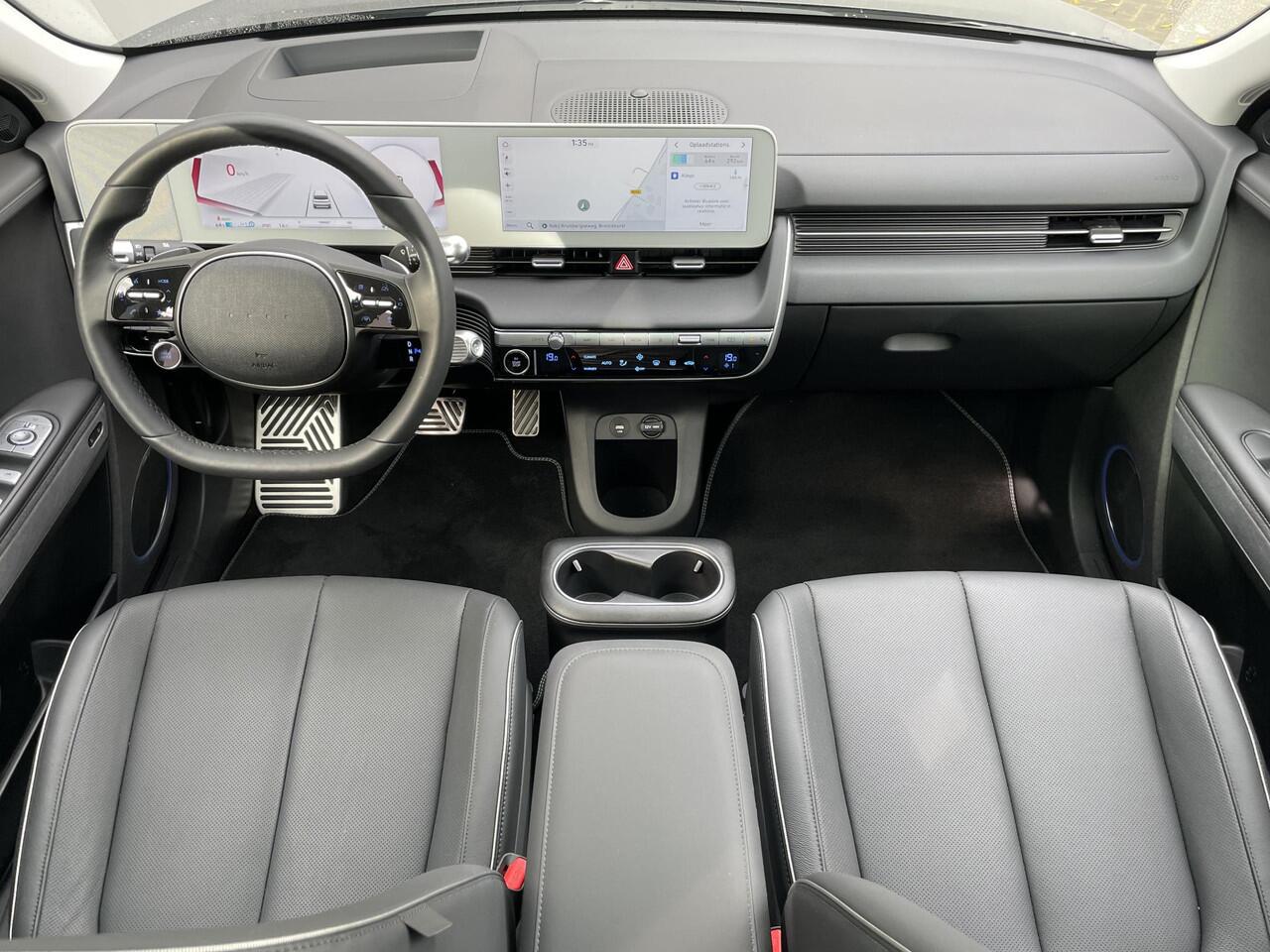 Hyundai IONIQ 5 Lounge AWD 77,4 kWh Automaat / Nederlandse auto / Unieke KM-stand / Apple Carplay/Android auto / Panoramadak / Head up Display / BOSE Audio / Achteruitrijcamera / Elektische achterklep