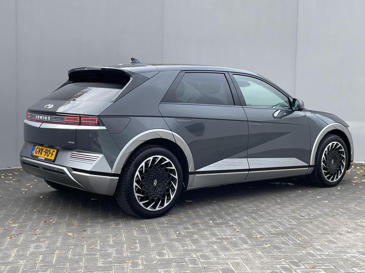 Hyundai IONIQ 5 Lounge AWD 77,4 kWh Automaat / Nederlandse auto / Unieke KM-stand / Apple Carplay/Android auto / Panoramadak / Head up Display / BOSE Audio / Achteruitrijcamera / Elektische achterklep